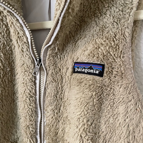 Like NEW Patagonia Los Gatos Vest 🤎 - Picture 3 of 4